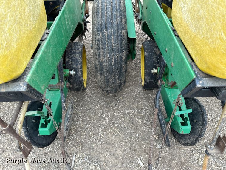 image for item LT9132 John Deere 7300  planter