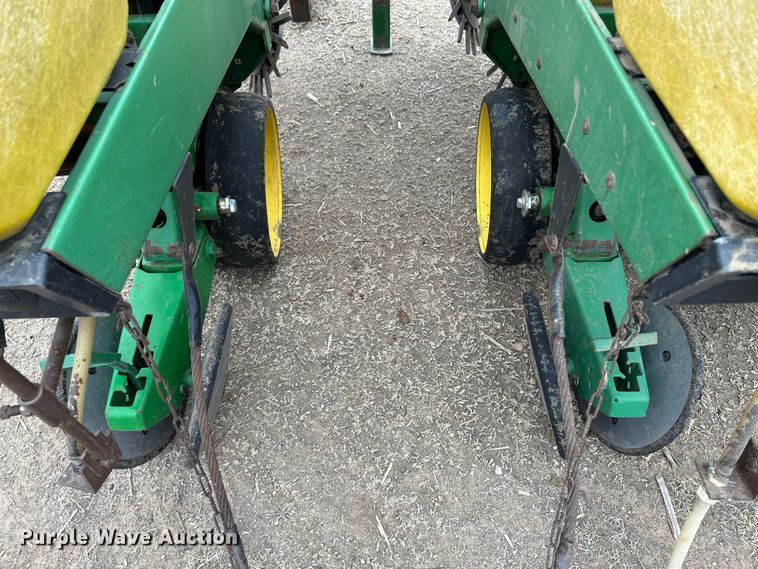 image for item LT9132 John Deere 7300  planter