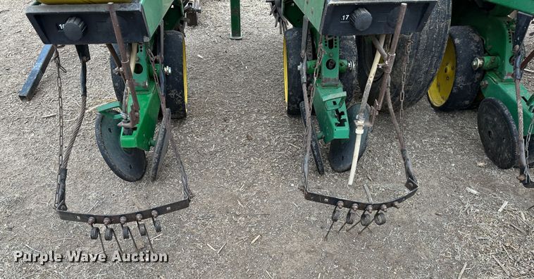 image for item LT9132 John Deere 7300  planter