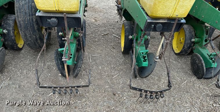 image for item LT9132 John Deere 7300  planter