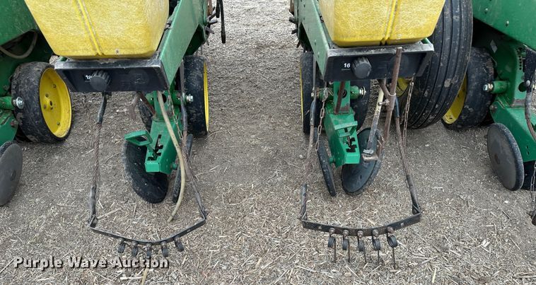 image for item LT9132 John Deere 7300  planter