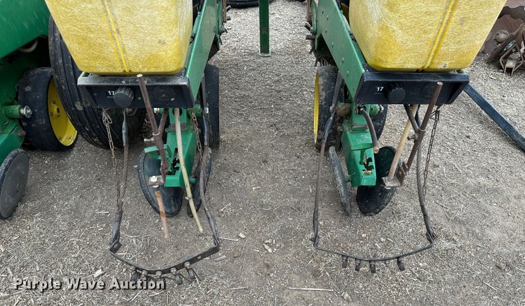 image for item LT9132 John Deere 7300  planter