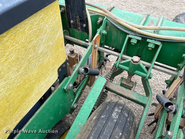 image for item LT9132 John Deere 7300  planter
