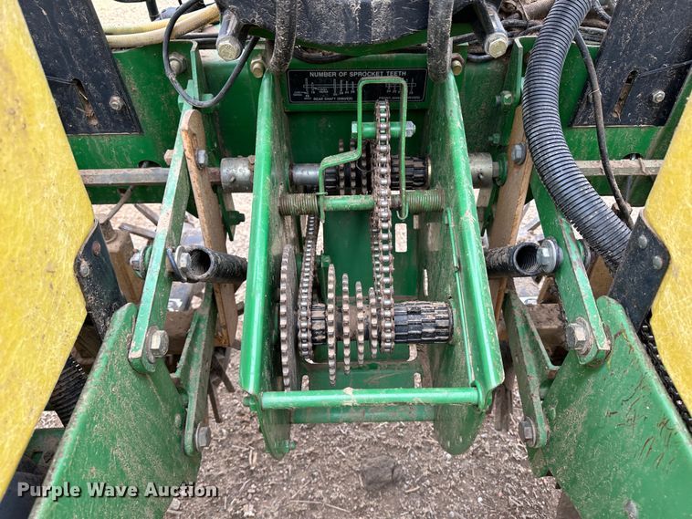 image for item LT9132 John Deere 7300  planter
