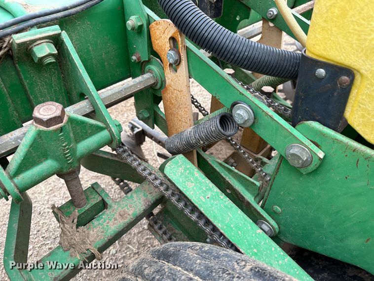 image for item LT9132 John Deere 7300  planter