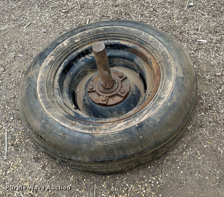 image for item LT9132 John Deere 7300  planter