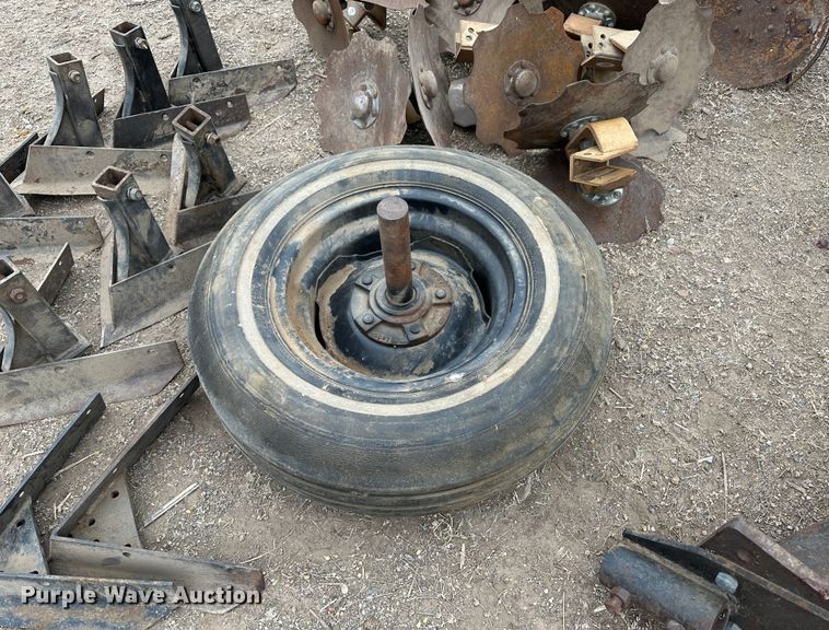 image for item LT9132 John Deere 7300  planter