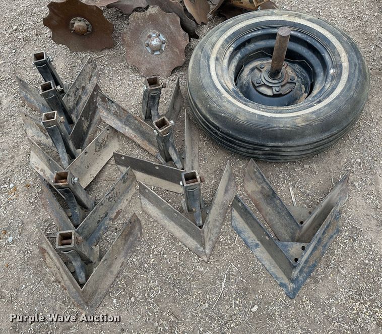 image for item LT9132 John Deere 7300  planter