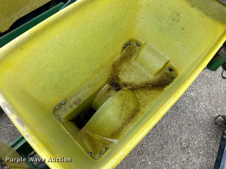 image for item LT9132 John Deere 7300  planter