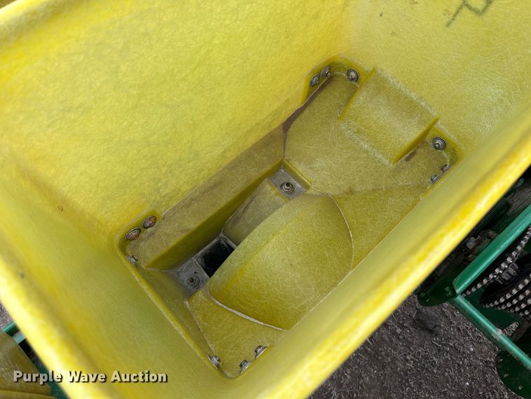 image for item LT9132 John Deere 7300  planter