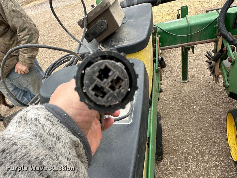 image for item LT9132 John Deere 7300  planter