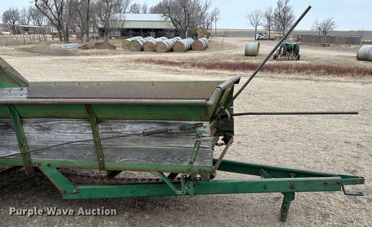 image for item LT9145 Oliver 170  manure spreader