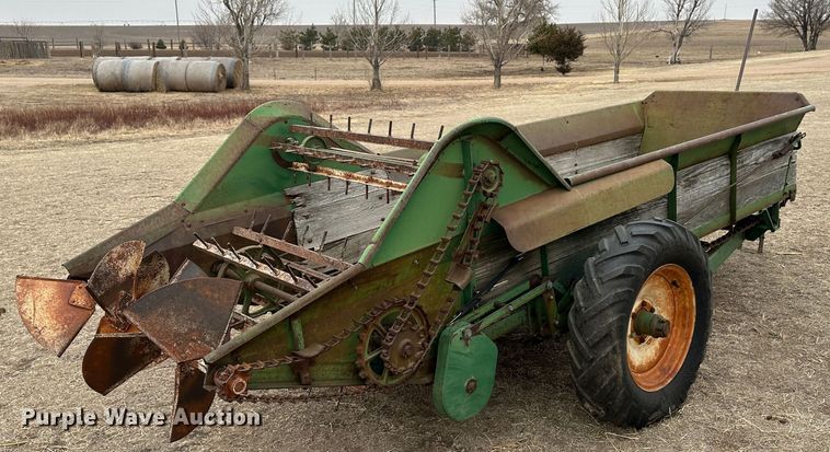 image for item LT9145 Oliver 170  manure spreader