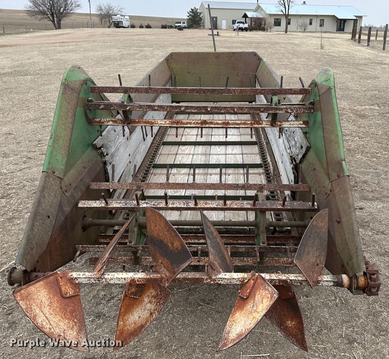 image for item LT9145 Oliver 170  manure spreader