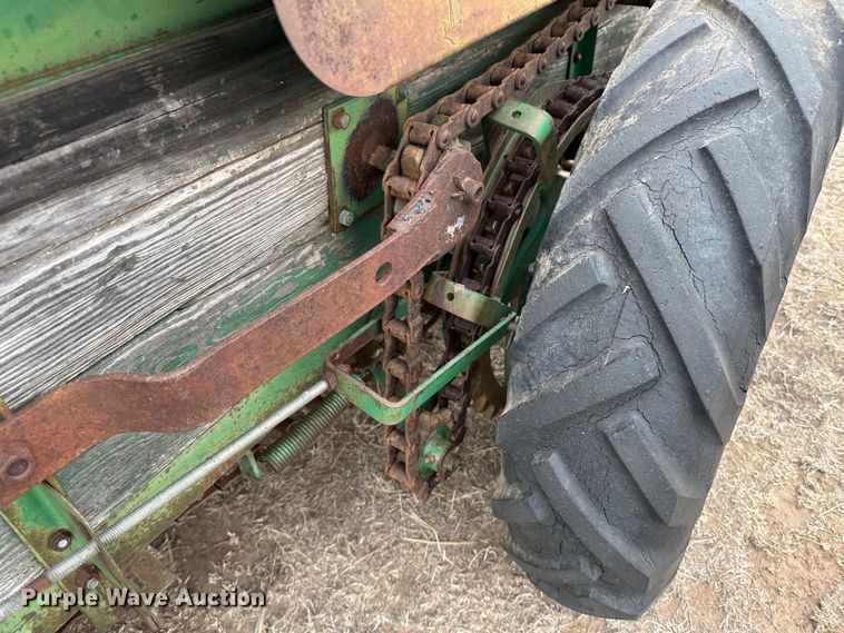 image for item LT9145 Oliver 170  manure spreader