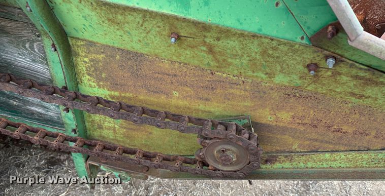 image for item LT9145 Oliver 170  manure spreader