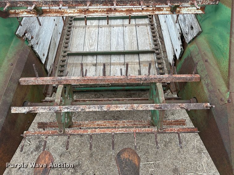 image for item LT9145 Oliver 170  manure spreader