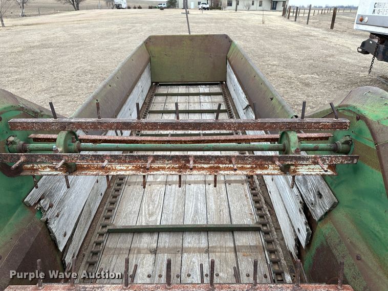 image for item LT9145 Oliver 170  manure spreader