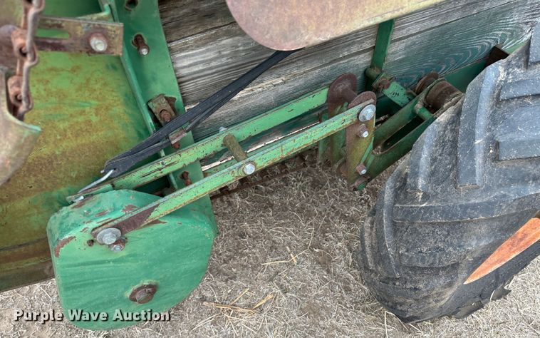 image for item LT9145 Oliver 170  manure spreader