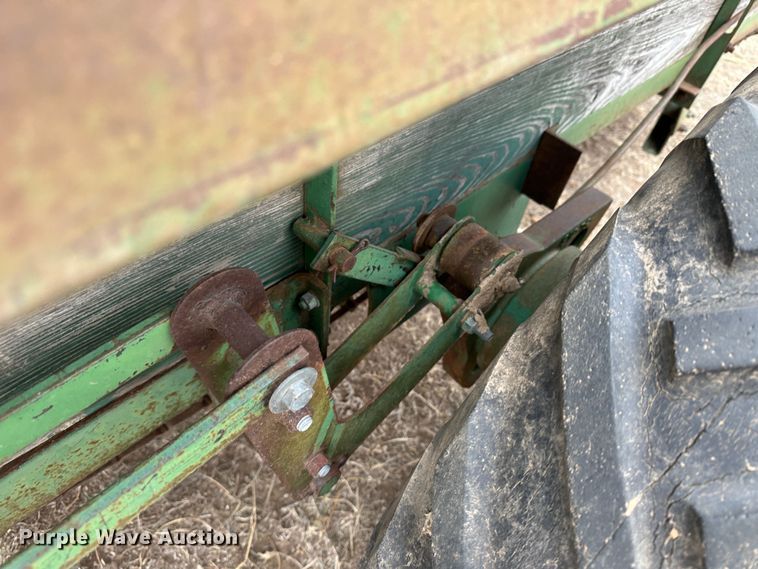 image for item LT9145 Oliver 170  manure spreader