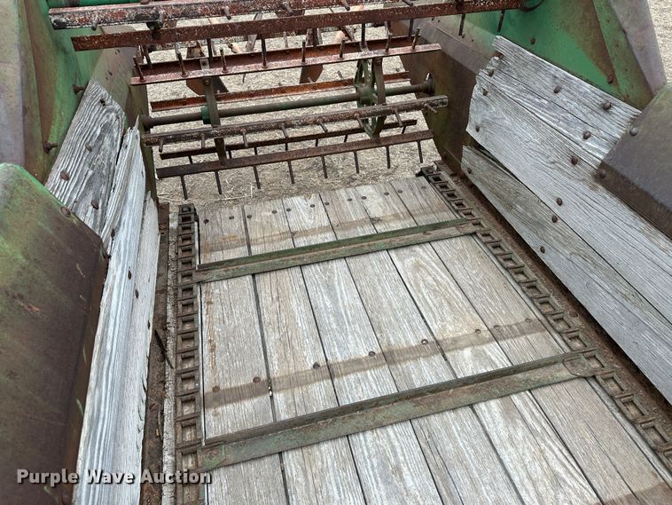 image for item LT9145 Oliver 170  manure spreader