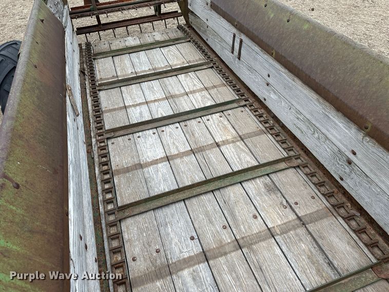 image for item LT9145 Oliver 170  manure spreader