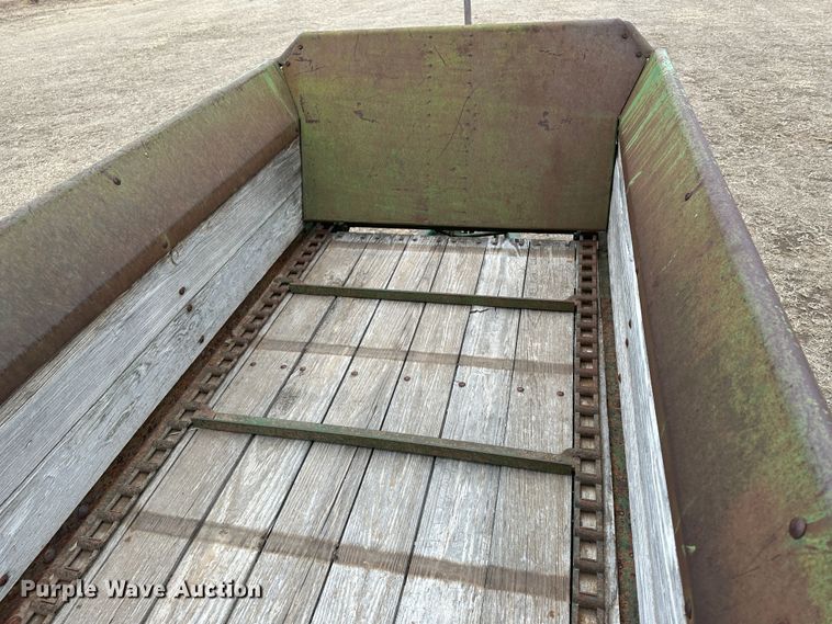 image for item LT9145 Oliver 170  manure spreader