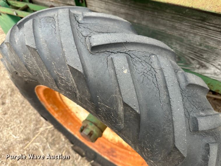 image for item LT9145 Oliver 170  manure spreader