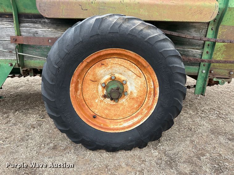 image for item LT9145 Oliver 170  manure spreader