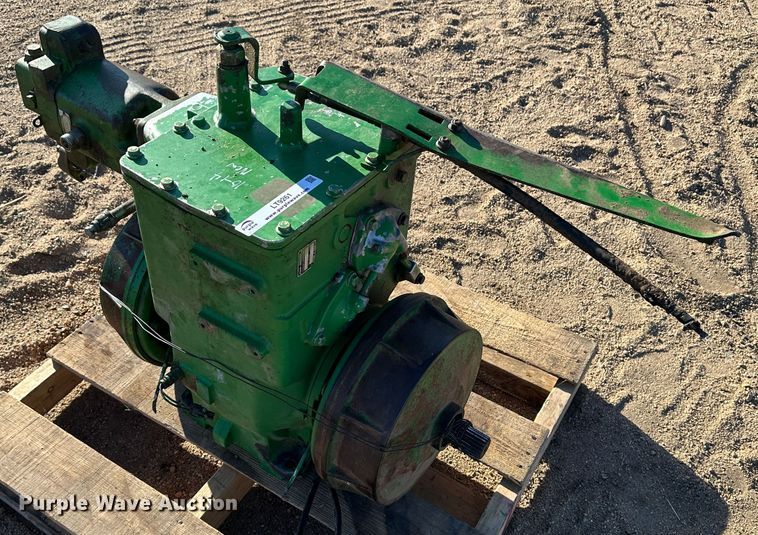 image for item LT9261 John Deere 9500  idle static hydraulic drive