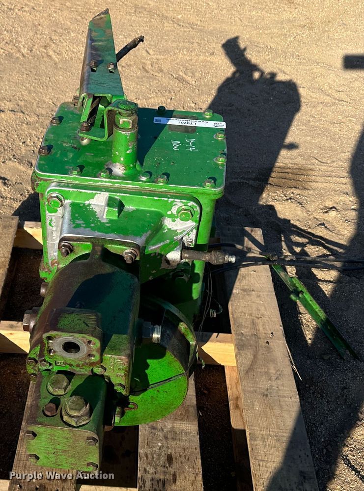 image for item LT9261 John Deere 9500  idle static hydraulic drive