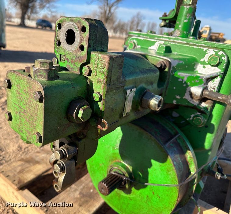image for item LT9261 John Deere 9500  idle static hydraulic drive