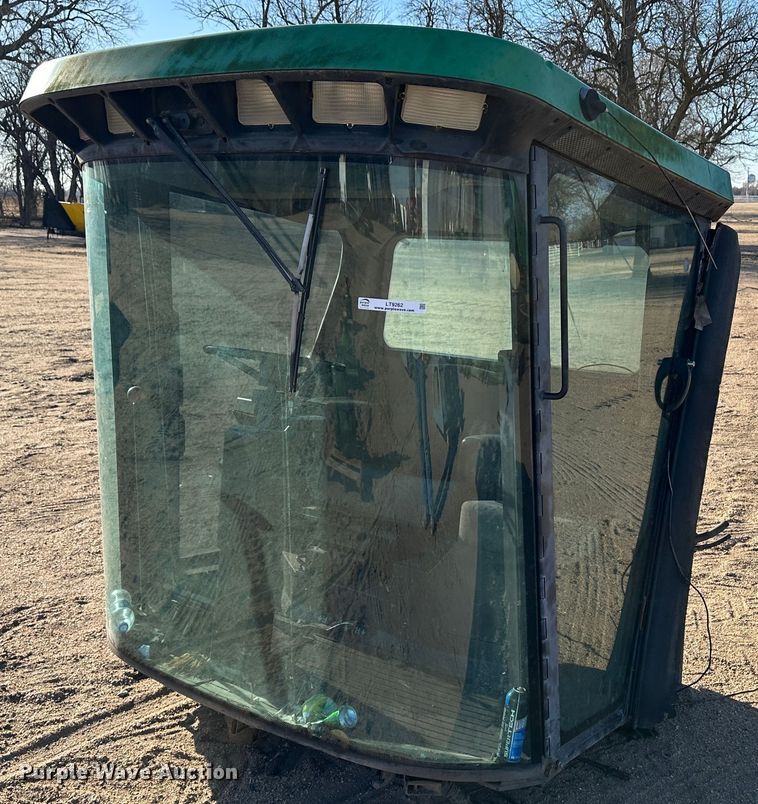 image for item LT9262 John Deere 9500  cab