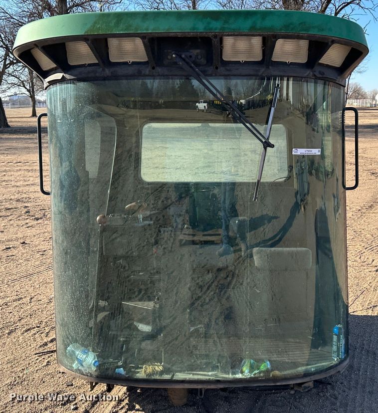 image for item LT9262 John Deere 9500  cab