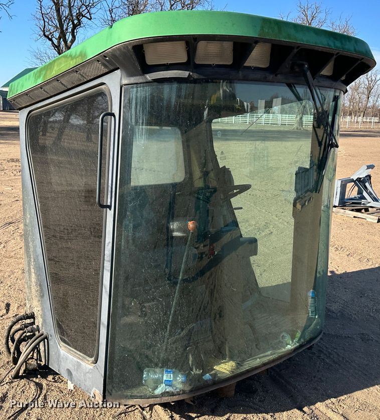 image for item LT9262 John Deere 9500  cab