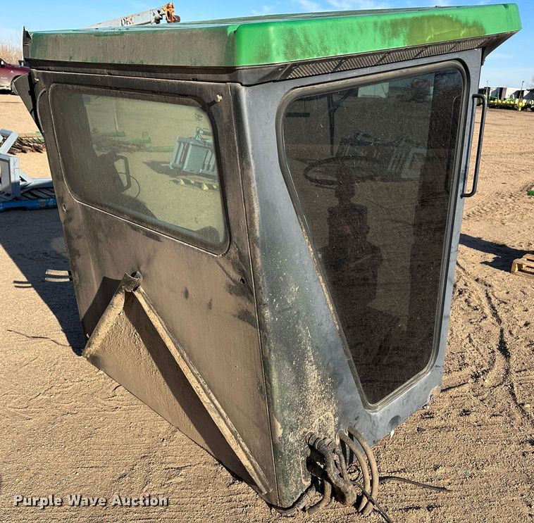 image for item LT9262 John Deere 9500  cab