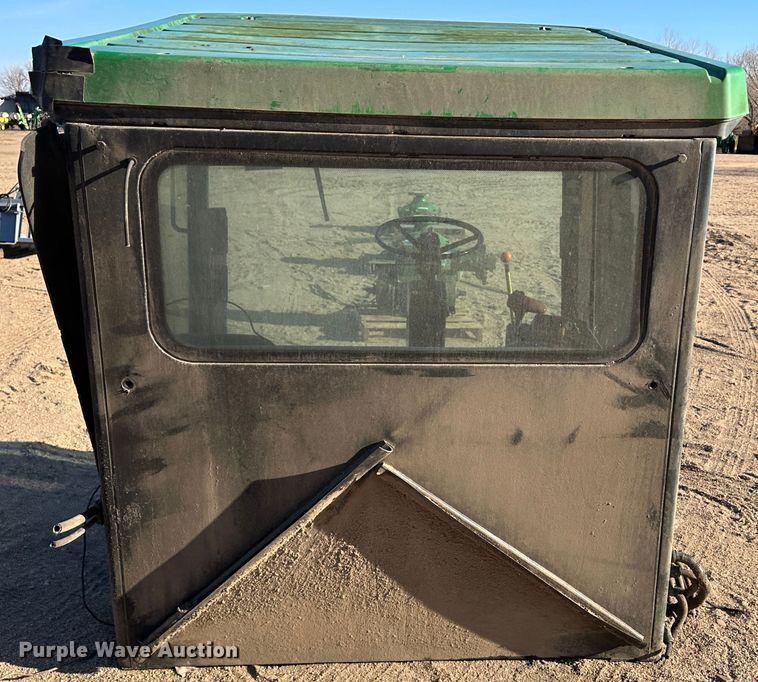 image for item LT9262 John Deere 9500  cab