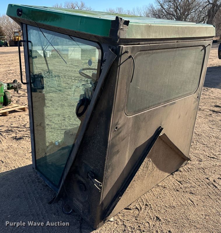 image for item LT9262 John Deere 9500  cab
