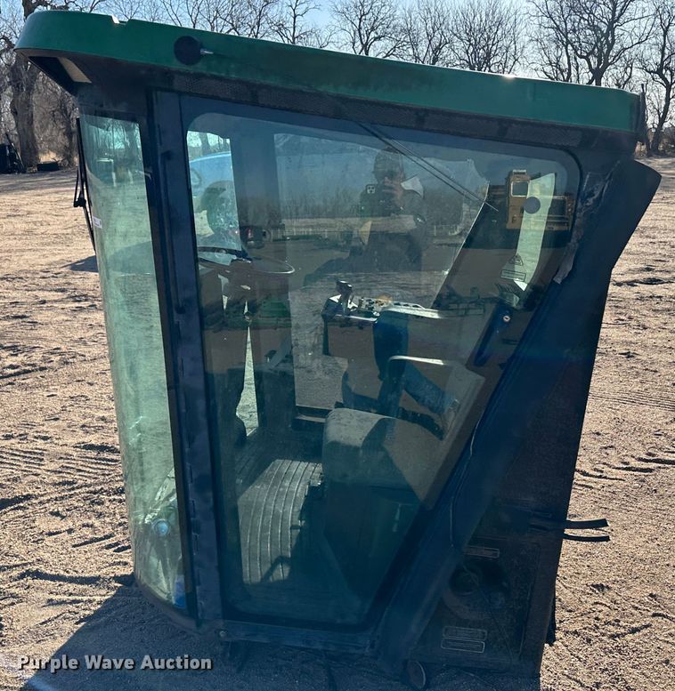 image for item LT9262 John Deere 9500  cab