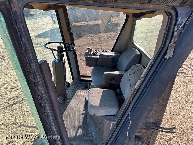 image for item LT9262 John Deere 9500  cab