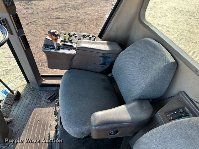 image for item LT9262 John Deere 9500  cab