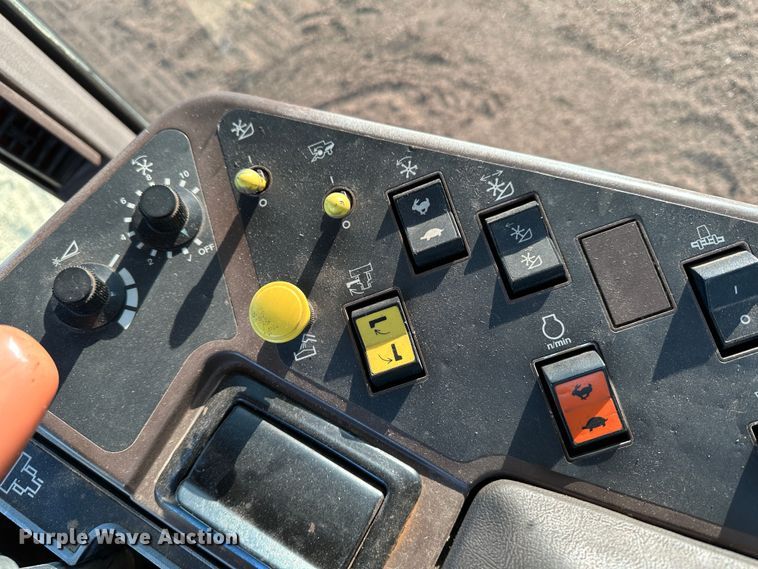 image for item LT9262 John Deere 9500  cab