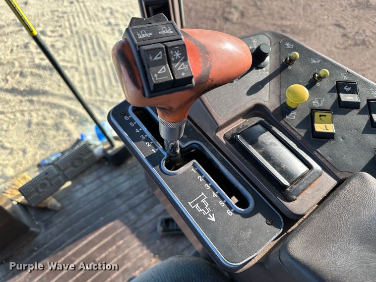 image for item LT9262 John Deere 9500  cab