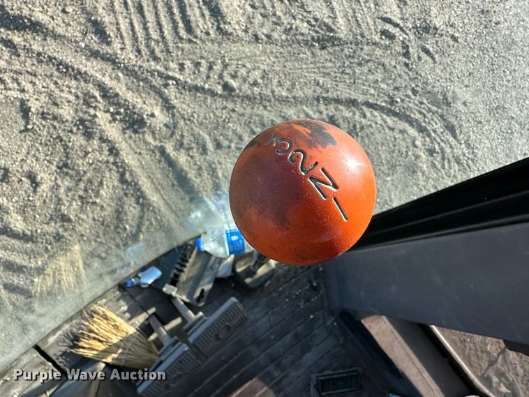 image for item LT9262 John Deere 9500  cab