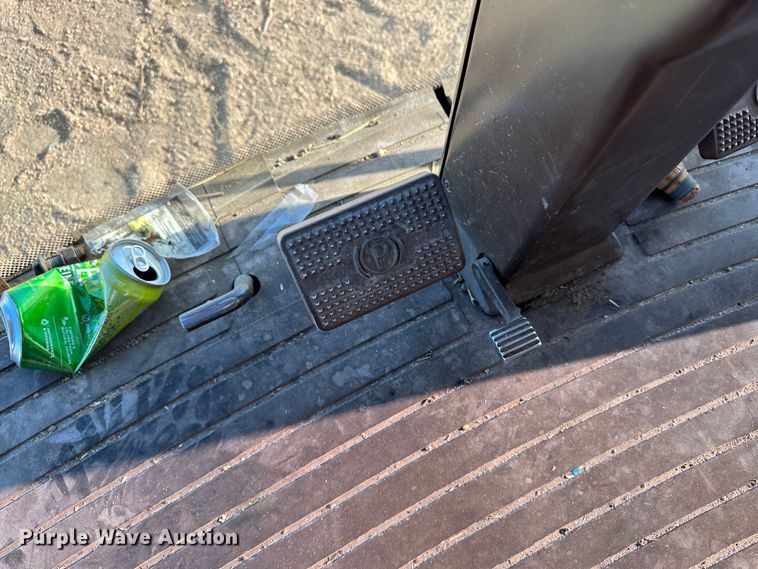 image for item LT9262 John Deere 9500  cab