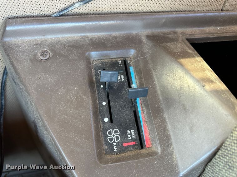 image for item LT9262 John Deere 9500  cab