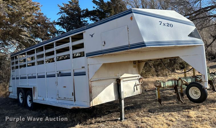 image for item LT9465 1983 Hillsboro Industries Inc.  livestock trailer