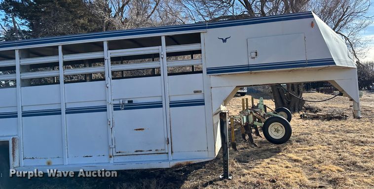 image for item LT9465 1983 Hillsboro Industries Inc.  livestock trailer