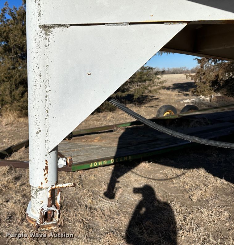 image for item LT9465 1983 Hillsboro Industries Inc.  livestock trailer