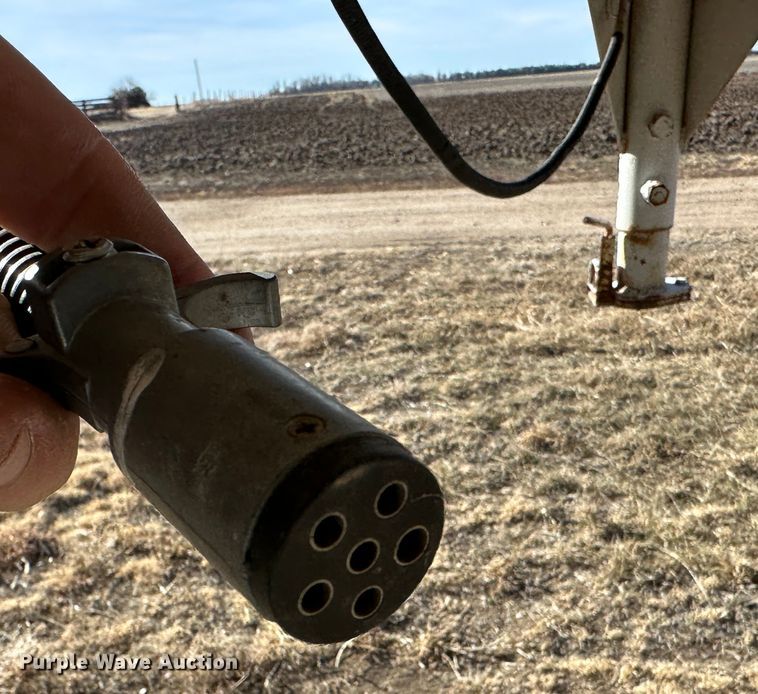 image for item LT9465 1983 Hillsboro Industries Inc.  livestock trailer